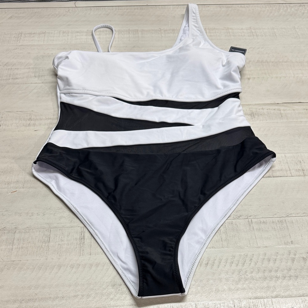 Blooming jelly Stylish Black and White One-Shoulder Swim One Piece size XXL